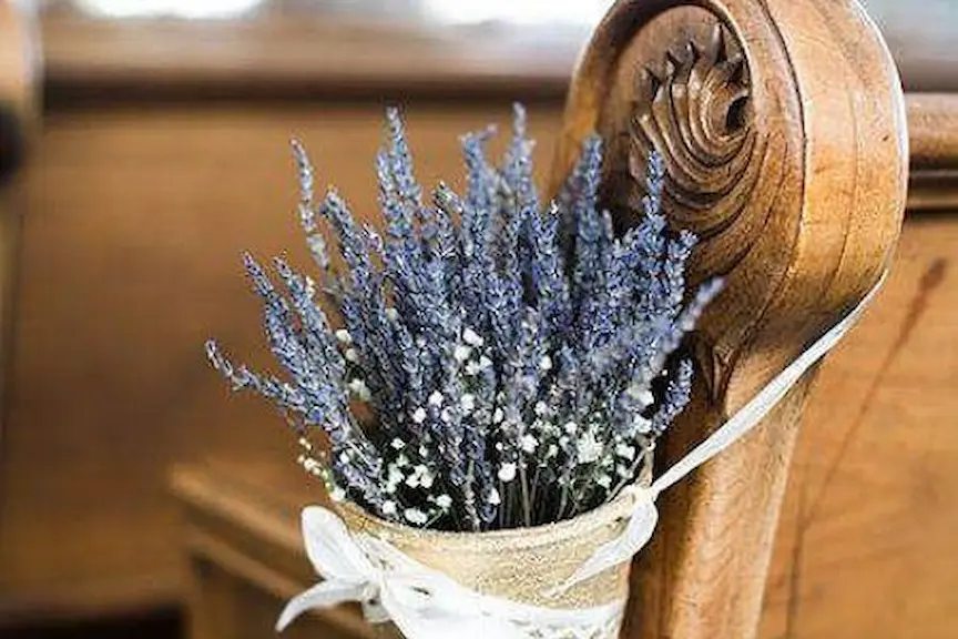 Decoracion iglesia boda con lavanda